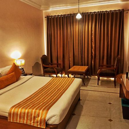 Kailash Parbat Hotel Лонавала Экстерьер фото