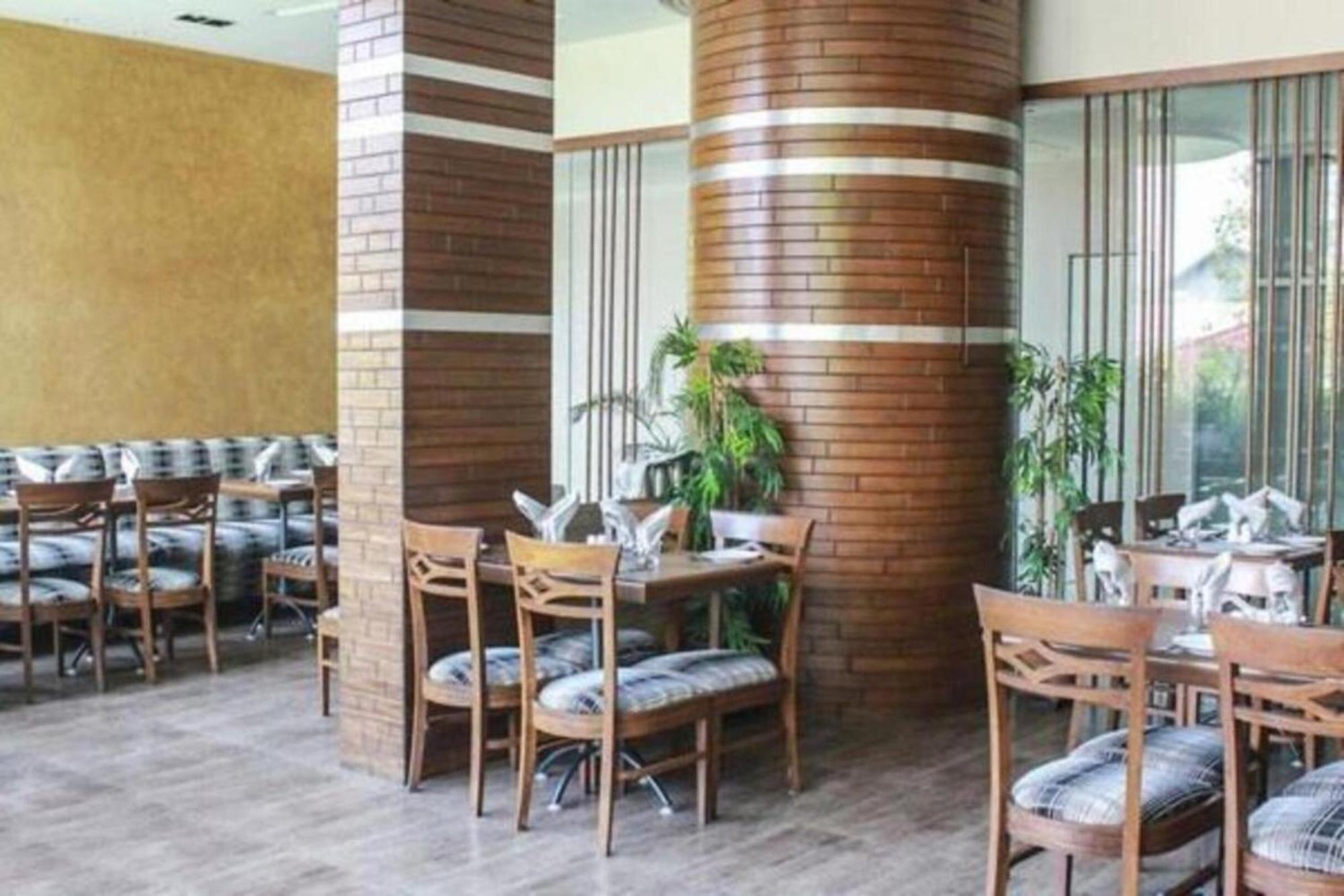 Kailash Parbat Hotel Лонавала Экстерьер фото