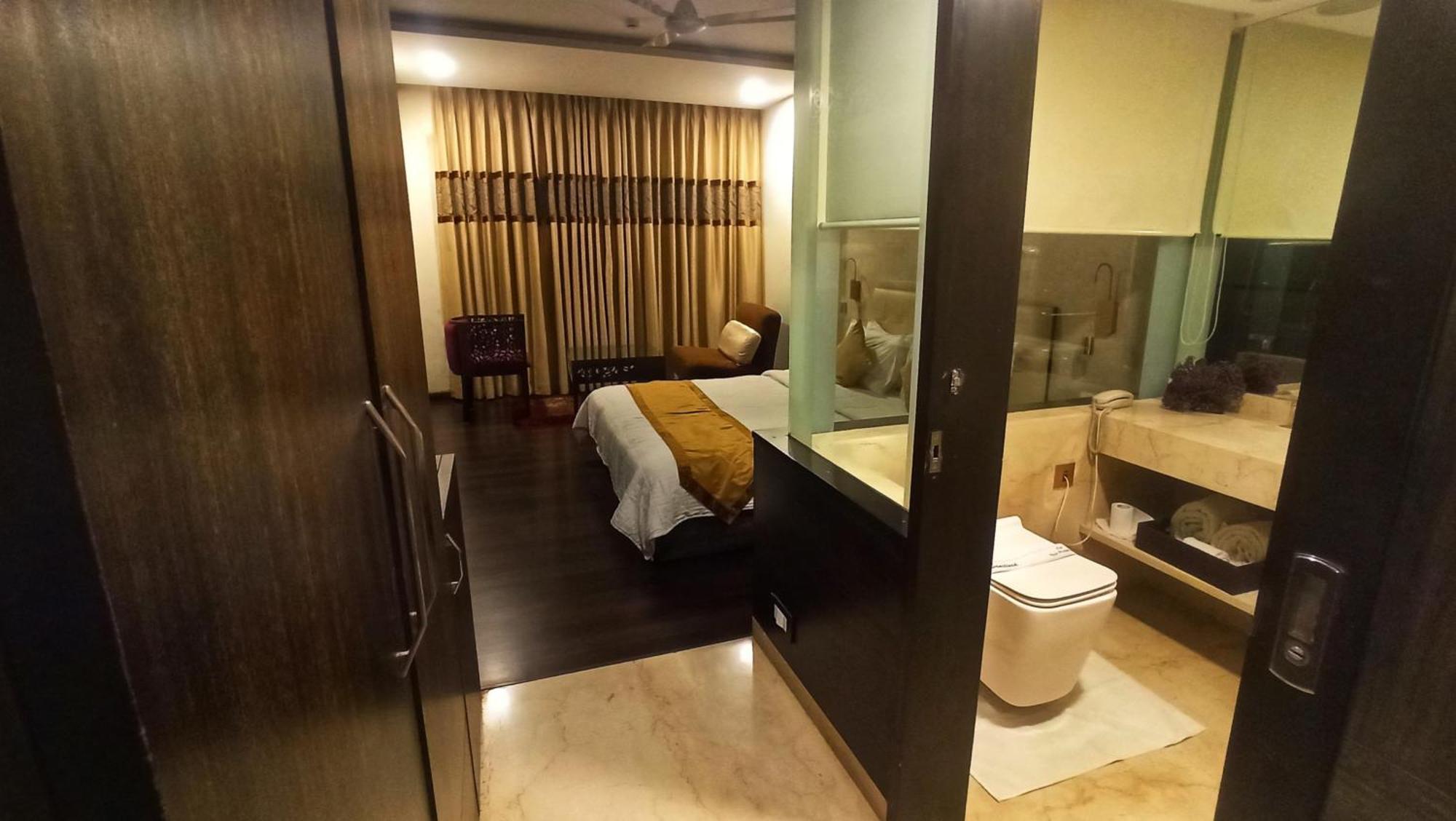 Kailash Parbat Hotel Лонавала Экстерьер фото